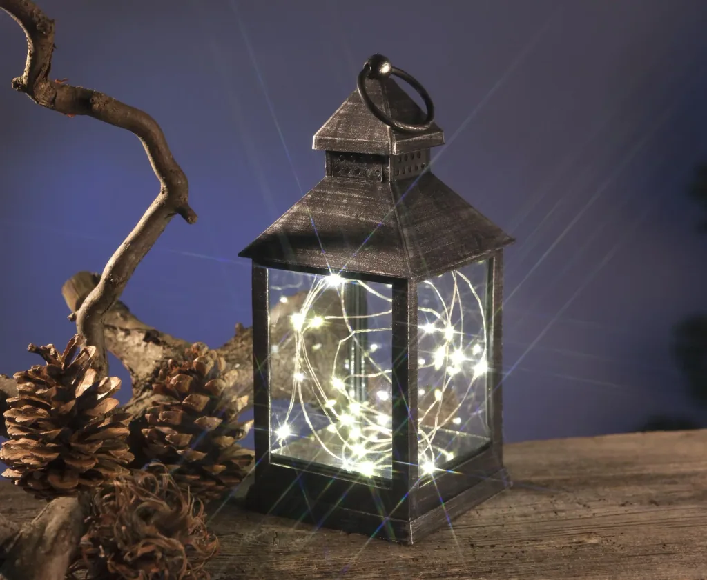 Laterne mit Mini-Lichterkette und Timer