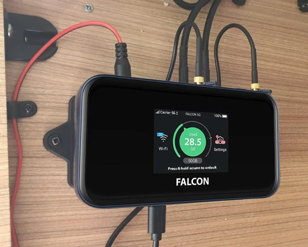LTE Dachantenne EVO 5G mit mobilem 1800Mbit 5G Cat 20 Router