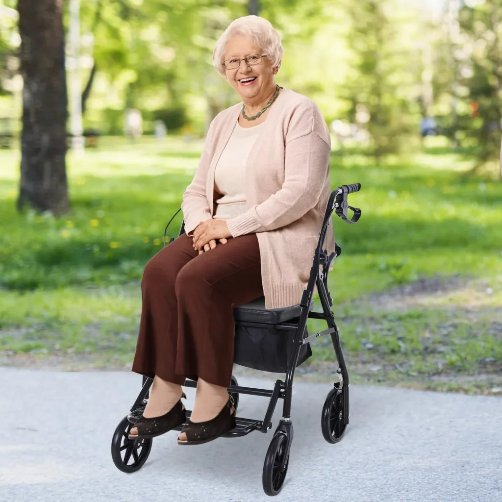 Rollator mit Sitz und Stauraum