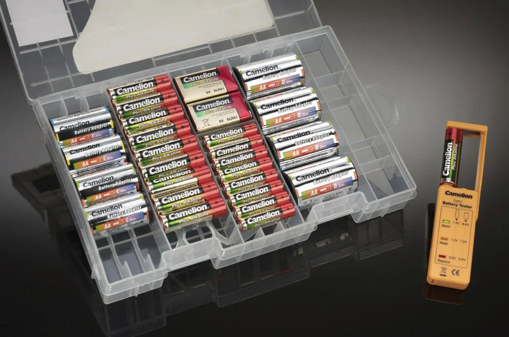 Plus Alkaline Batteriebox mit Batterietester und Adapter - 29-teilig