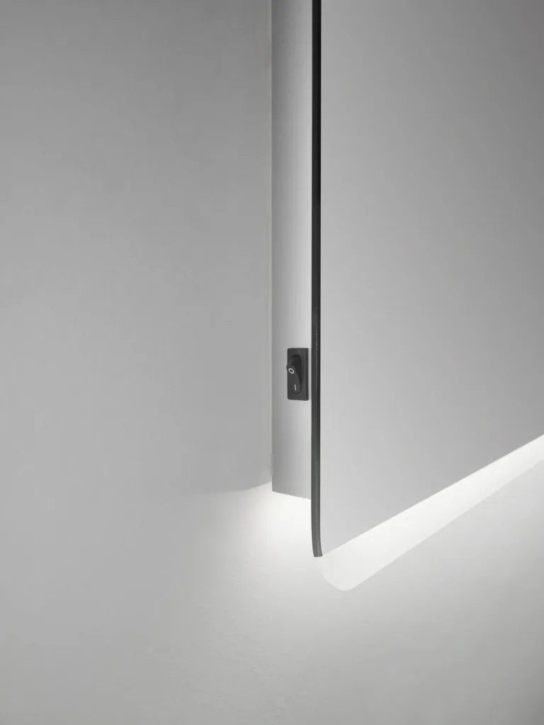 Badezimmerspiegel mit Beleuchtung, "Chic" - 50 x 70 cm - Lichtfarbe neutralweiß