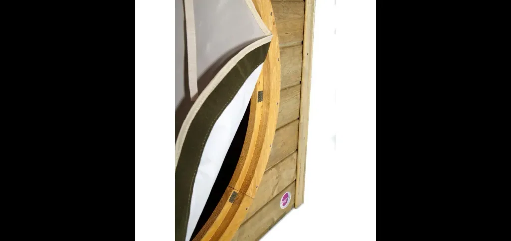 Discovery Nature Play Hideway, Outdoor-Spielhaus für Kinder aus Holz, Pflanzkübel, Malscheibe, Windspiel, natur