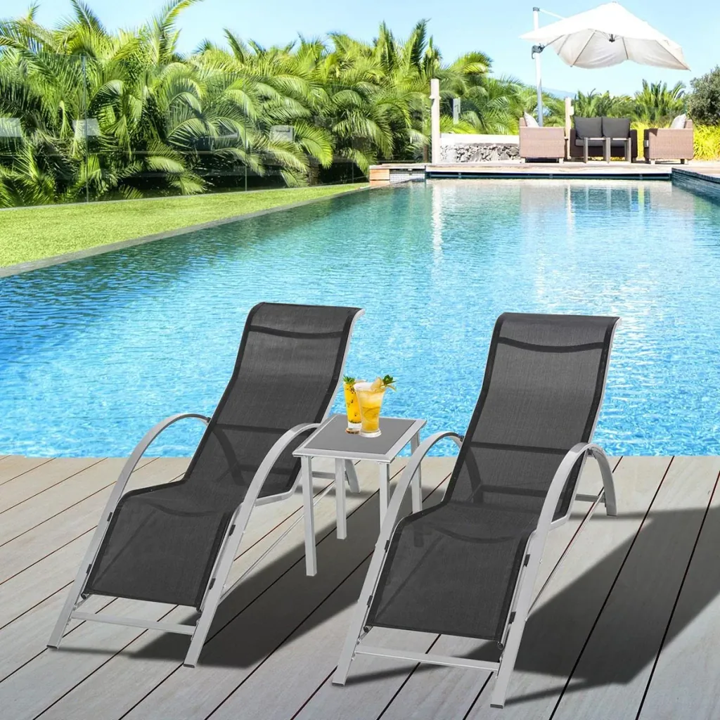 3-tlg. Gartenliege mit Tisch Gartengarnitur Gartensitzgruppe Gartentischset Metall Mesh Schwarz 2 x Sessel 1 x Tisch