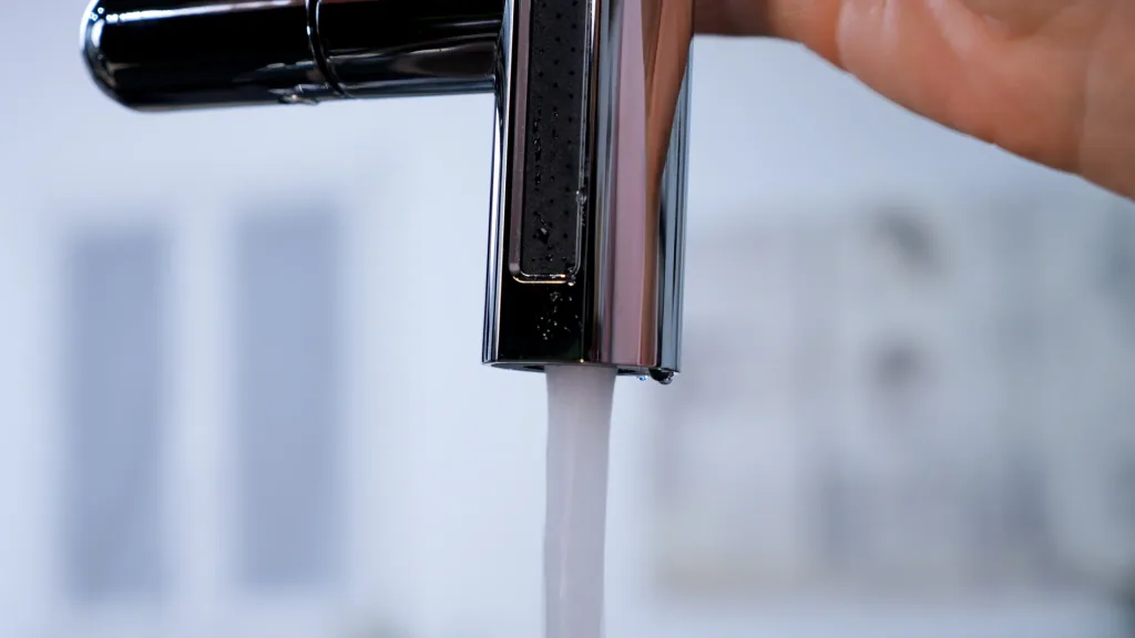 Wasserhahn-Aufsatz 360° "Wasserfall"