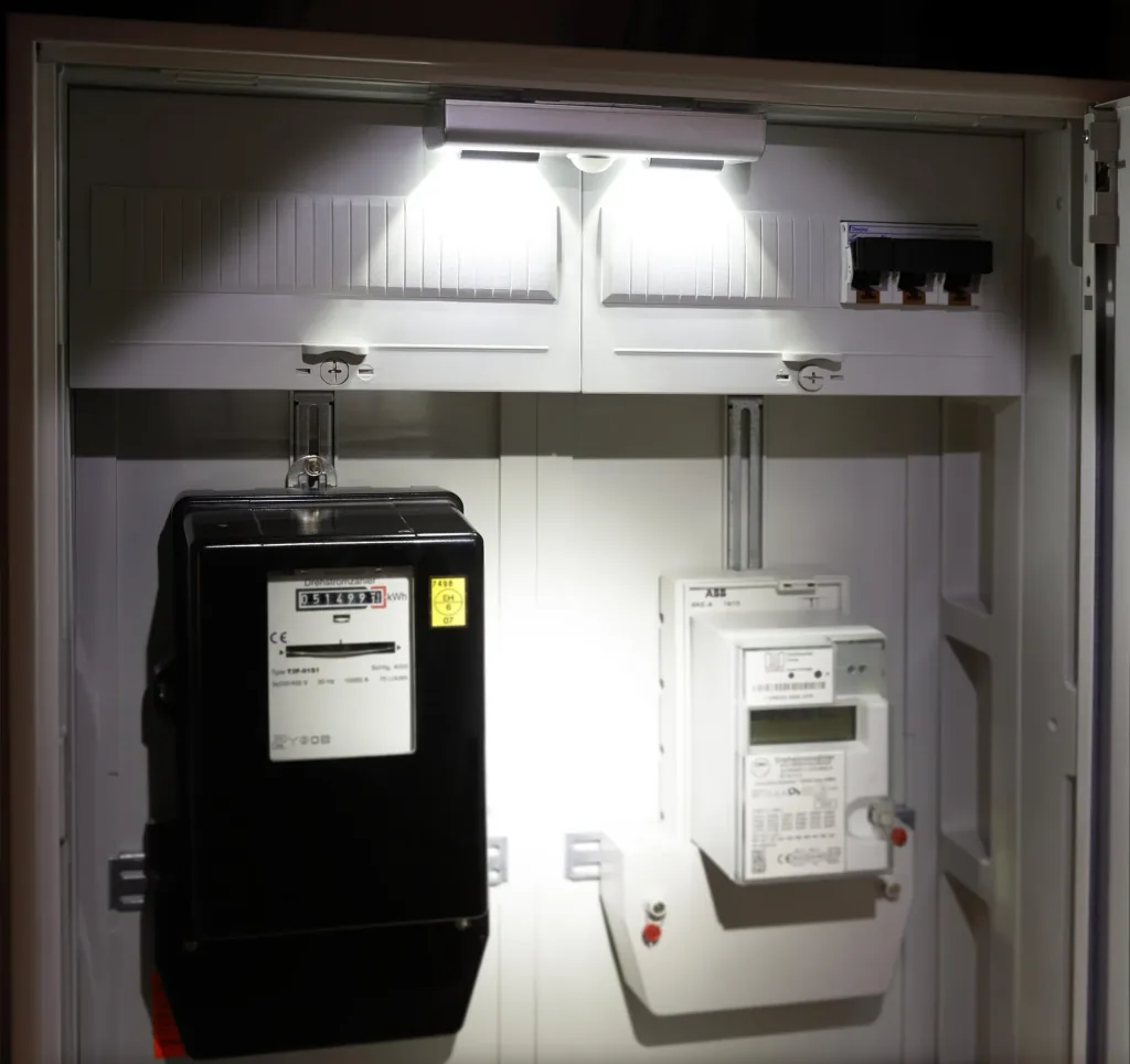 LED Batterieleuchte mit 2x4 LEDs (schwenkbar) und Bewegungssensor