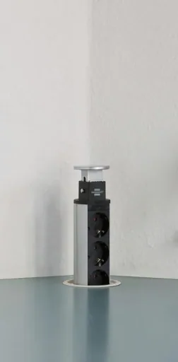 Tischsteckdosenleiste Tower Power 3-fach, 2 USB Anschlüsse