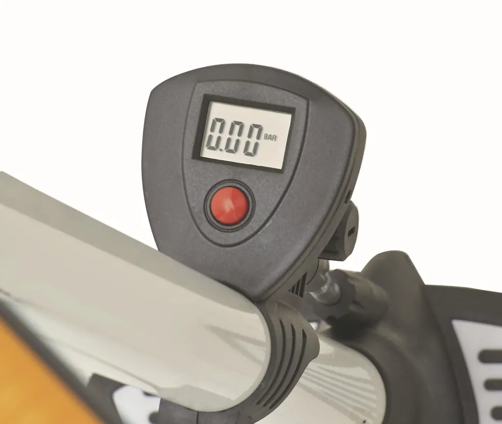 Hochleistungs-Alu-Standluftpumpe mit Digitalmanometer.