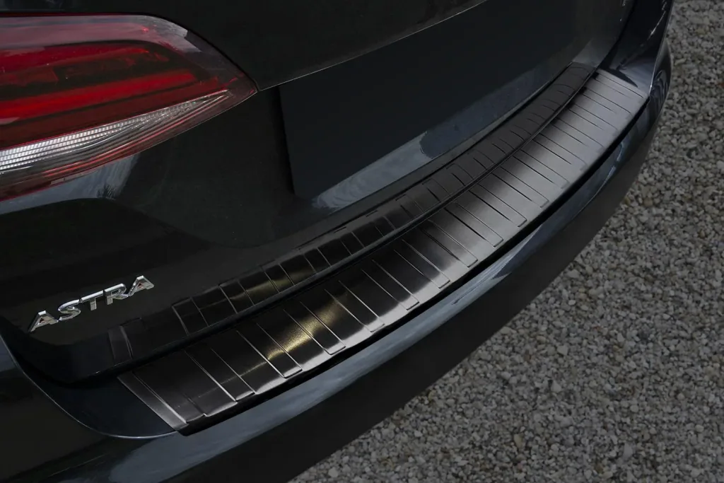 Ladekantenschutz Edelstahl für Opel Astra V (K) Sports Tourer (Kombi) - graphite / black, Baujahr 2015>