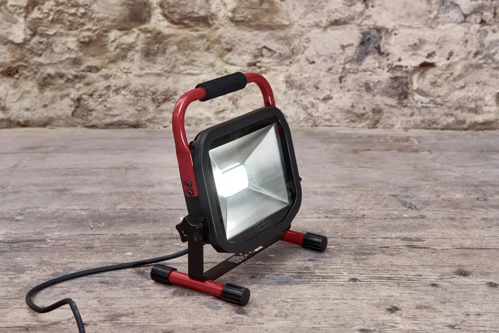Flacher LED Baustrahler mit 38 Watt
