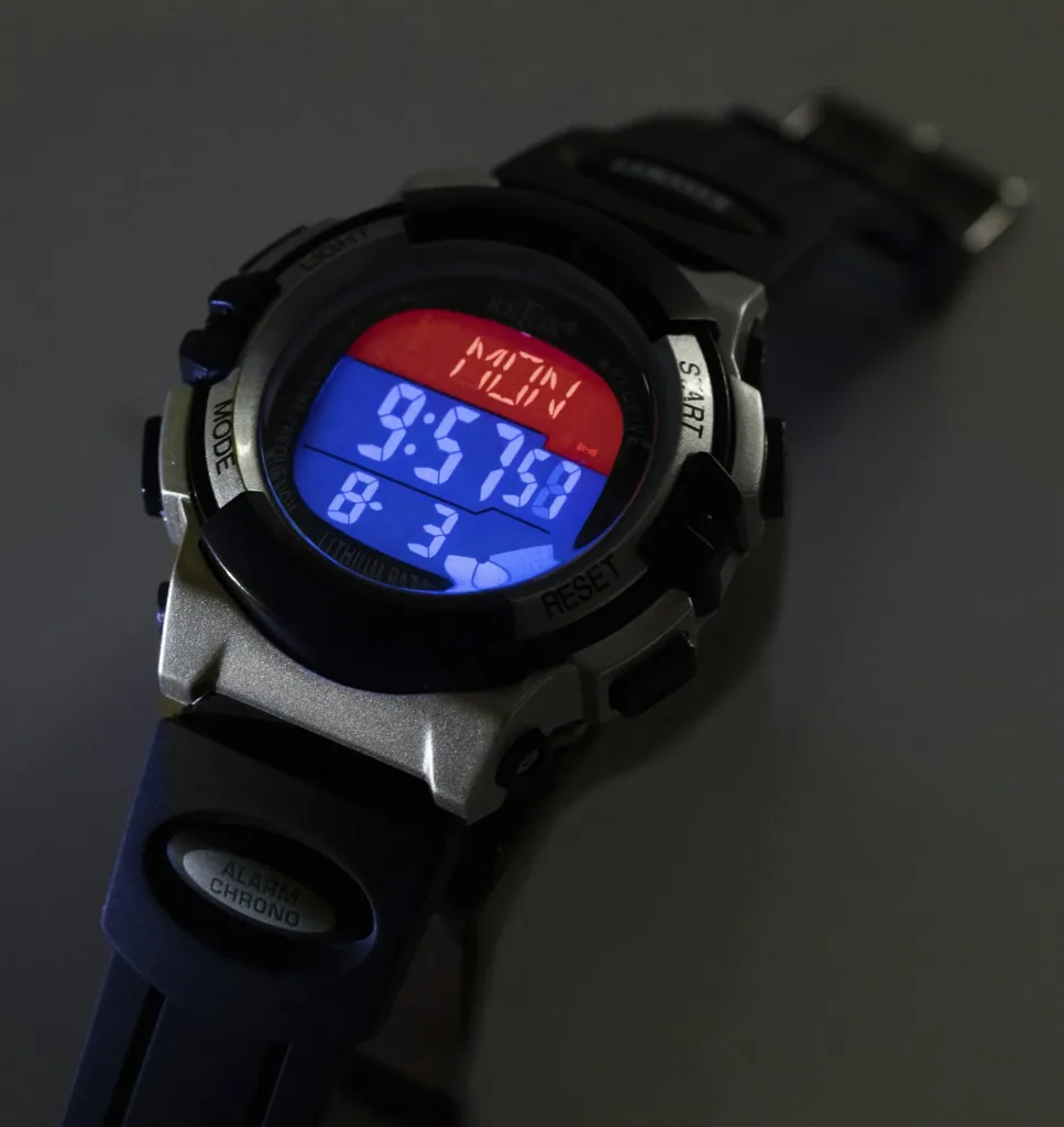 "RETOX" Funk LCD Armbanduhr mit Alarm, Stoppuhr + Datumanzeige, 3ATM