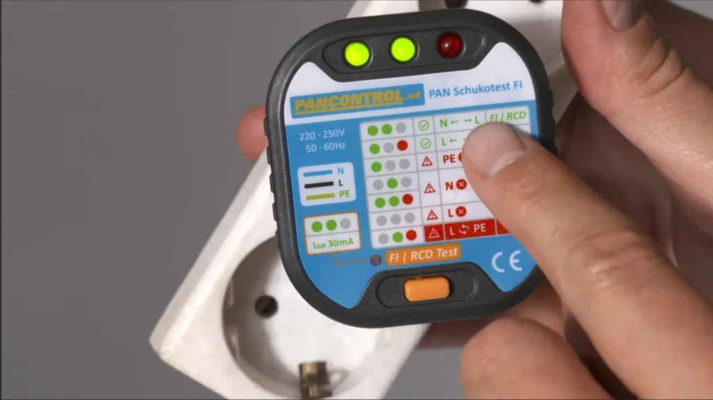 Steckdosen-Prüfer + 30mA FI-Test