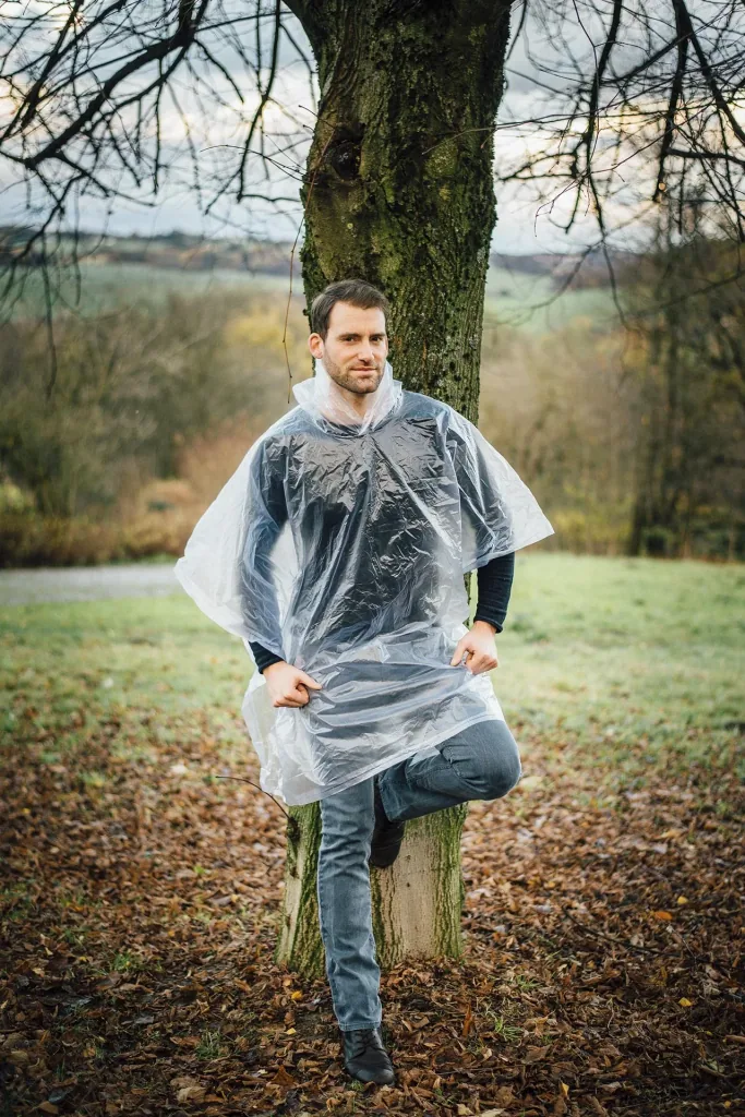 Regenponcho in Einheitsgröße, wasserfest, mit Druckknöpfen, Farbe transparent
