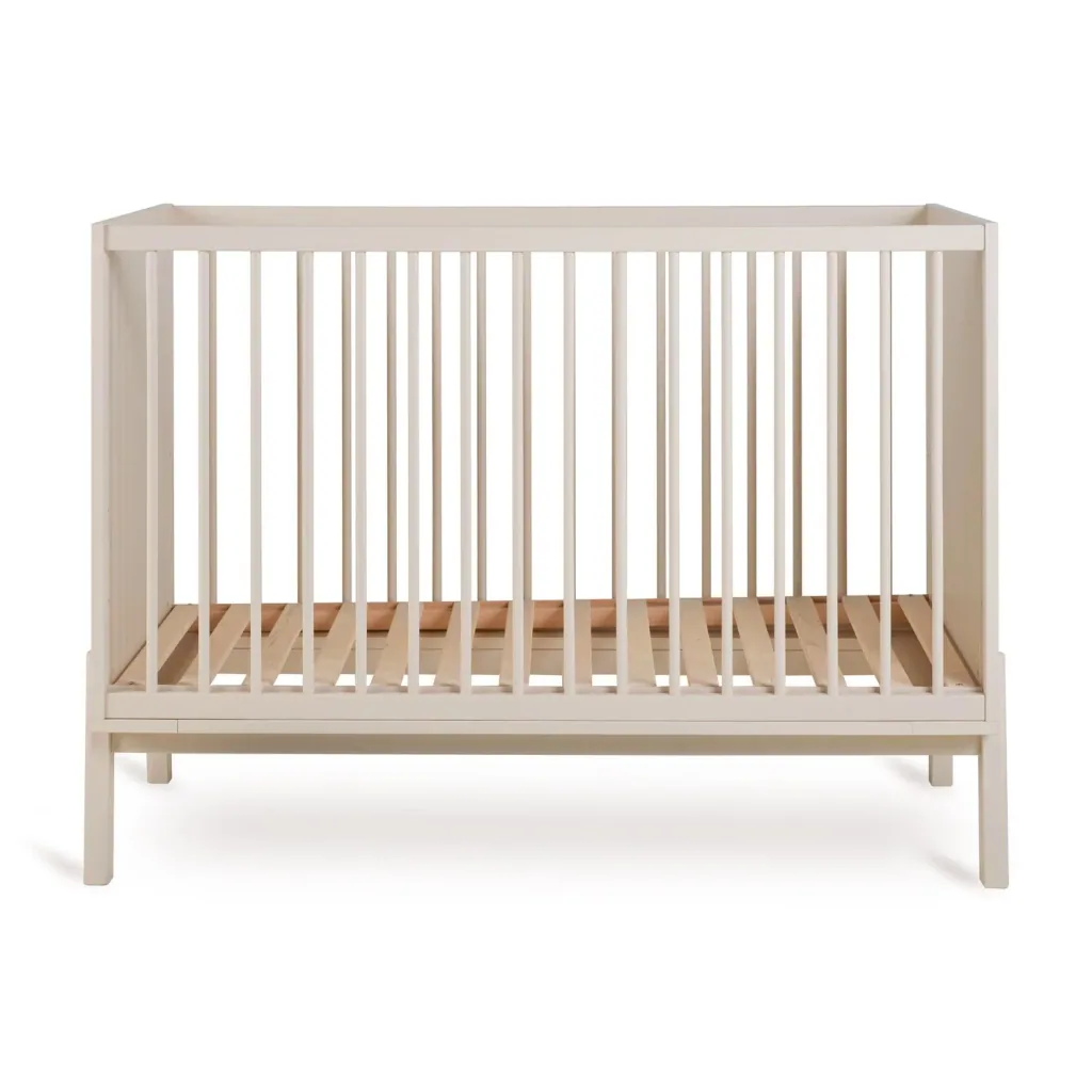 Quax Ashi Babybett 120x60 cm – Höhenverstellbares Gitterbett mit Stil | Modernes Kinderbett aus Massivholz