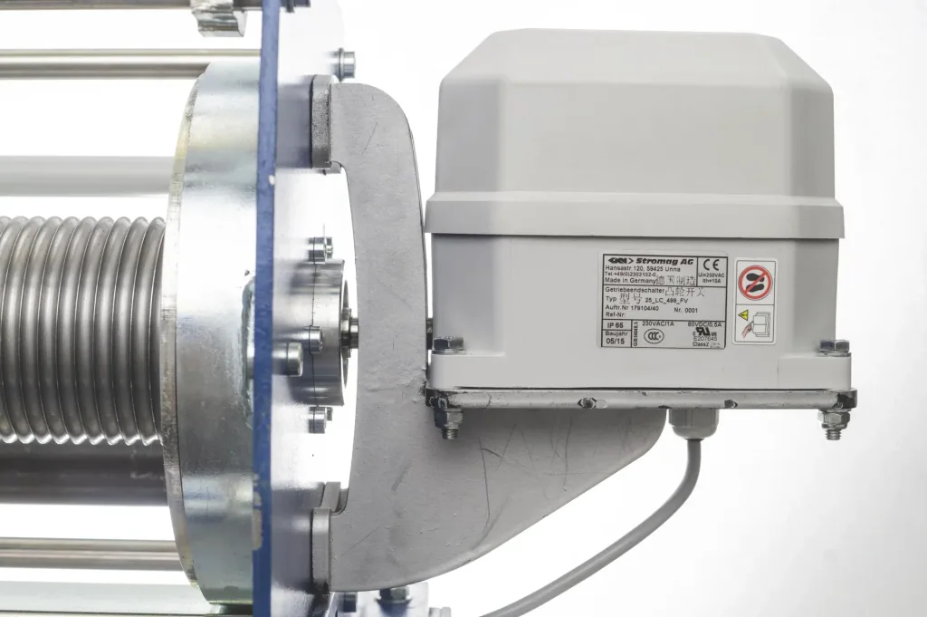 Elektro-Seilwinde PFW-C 990 einsatzfertig, max. 990 kg (1. Lage), 400V, 50 m Seil, IP55, Hubwinde für Materialtransport