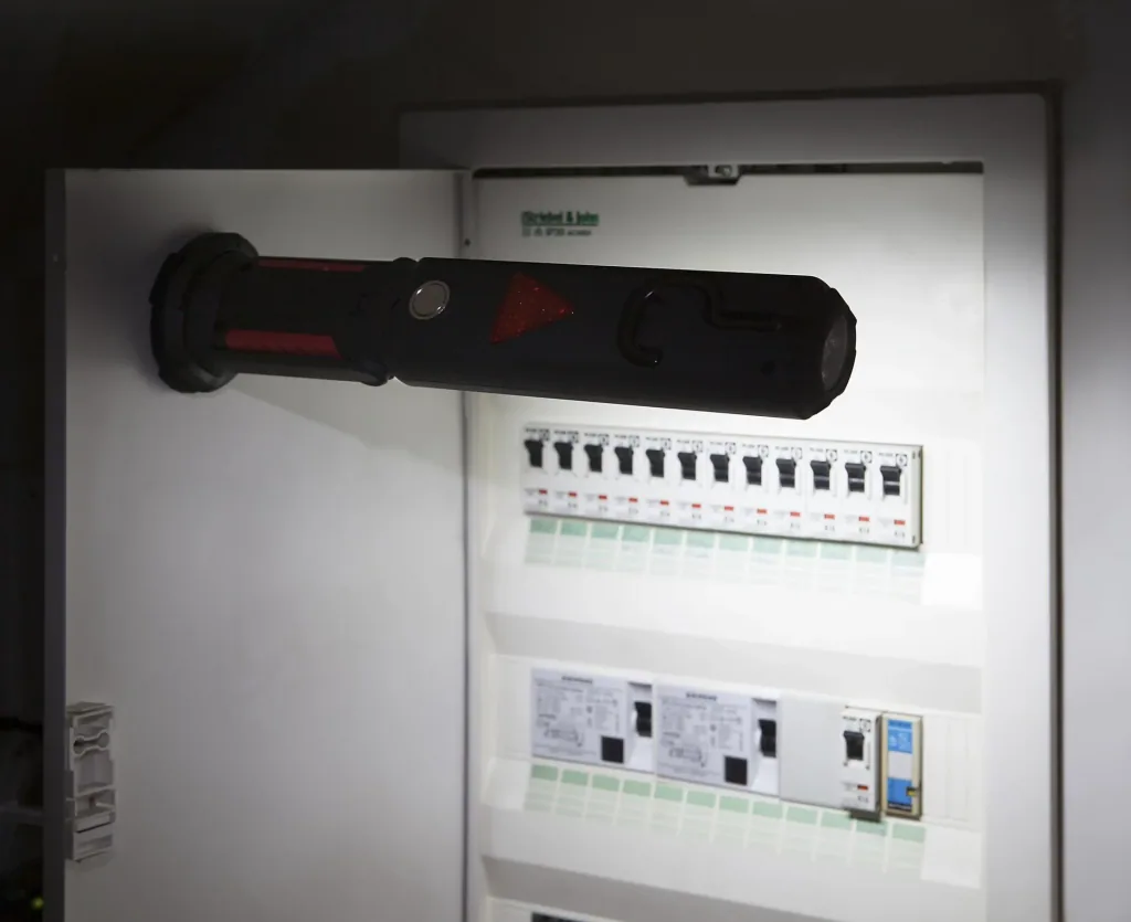 Arbeitslampe mit Warnblinklicht