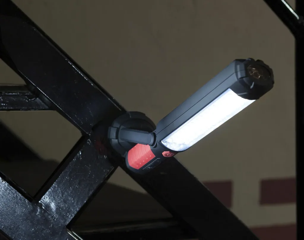 Arbeitslampe mit Warnblinklicht