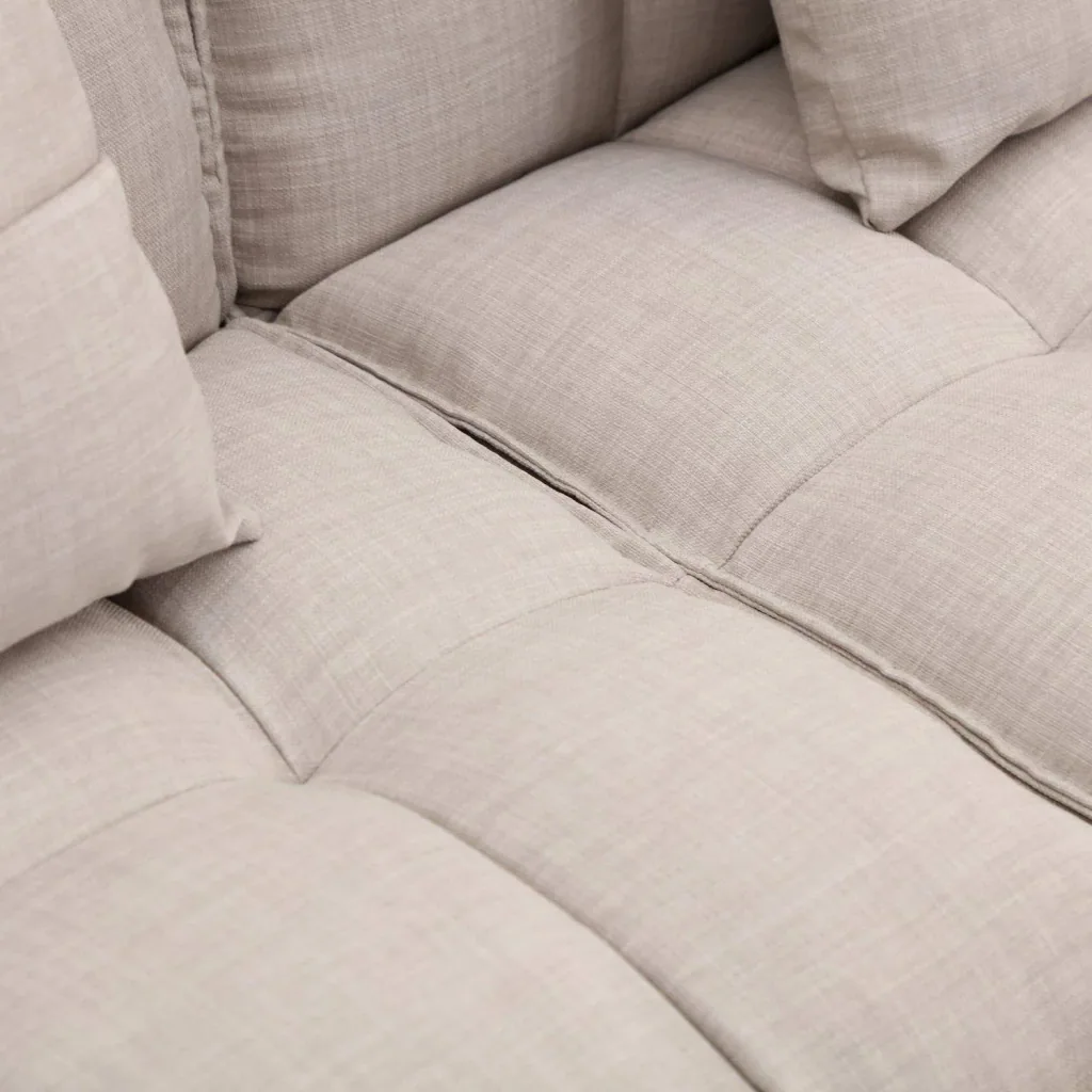 Schlafcouch mit Kissen