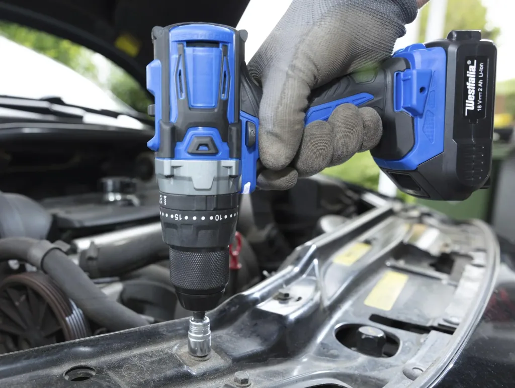 Akkuschlagbohrschrauber ABS18BL 18 V Li-Ion (2,0 Ah Akku + 4 A Ladegerät + 31-teiliges Bit-Set)