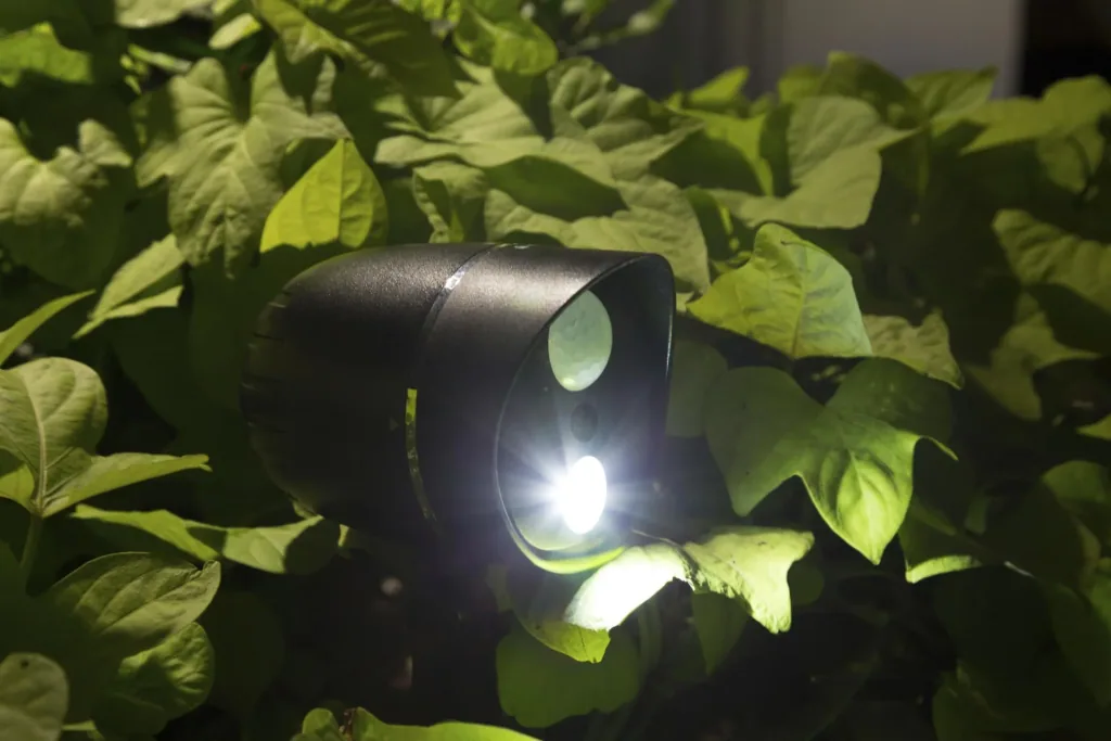 HD Außenkamera mit LED Leuchte und Bewegungserkennung - schwarz