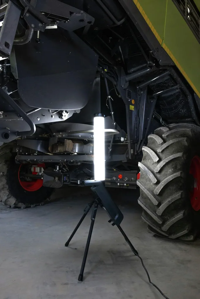 LED Arbeitsleuchte mir ausklappbarer Haupt LED, 360 Grad Weitwinkelausleuchtung