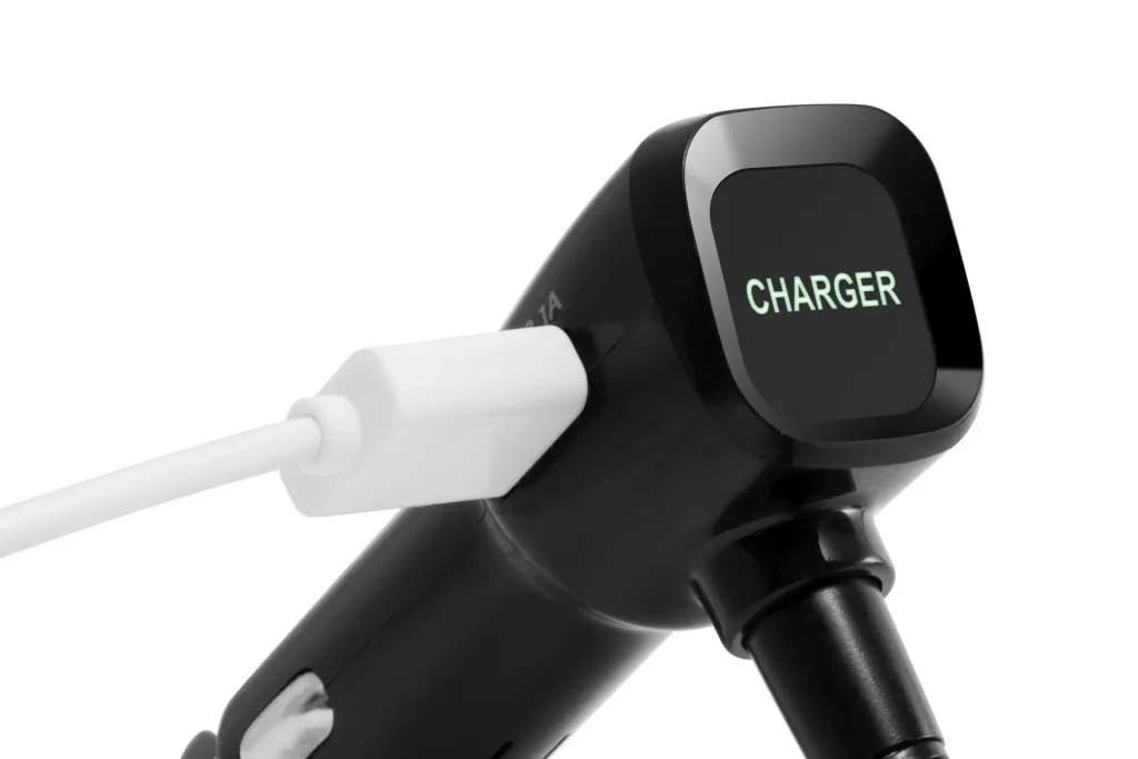 DAB+ und FM Bluetooth Transmitter mit Freisprechfunktion, Ladefunktion, Radio und MP3-Player