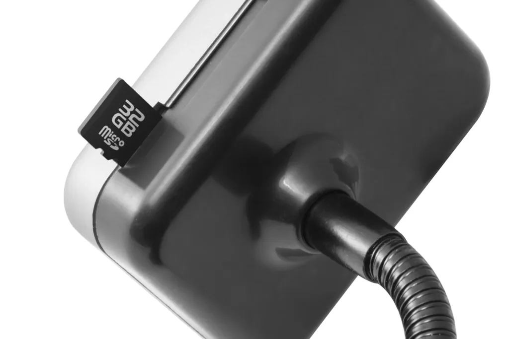 DAB+ und FM Bluetooth Transmitter mit Freisprechfunktion, Ladefunktion, Radio und MP3-Player