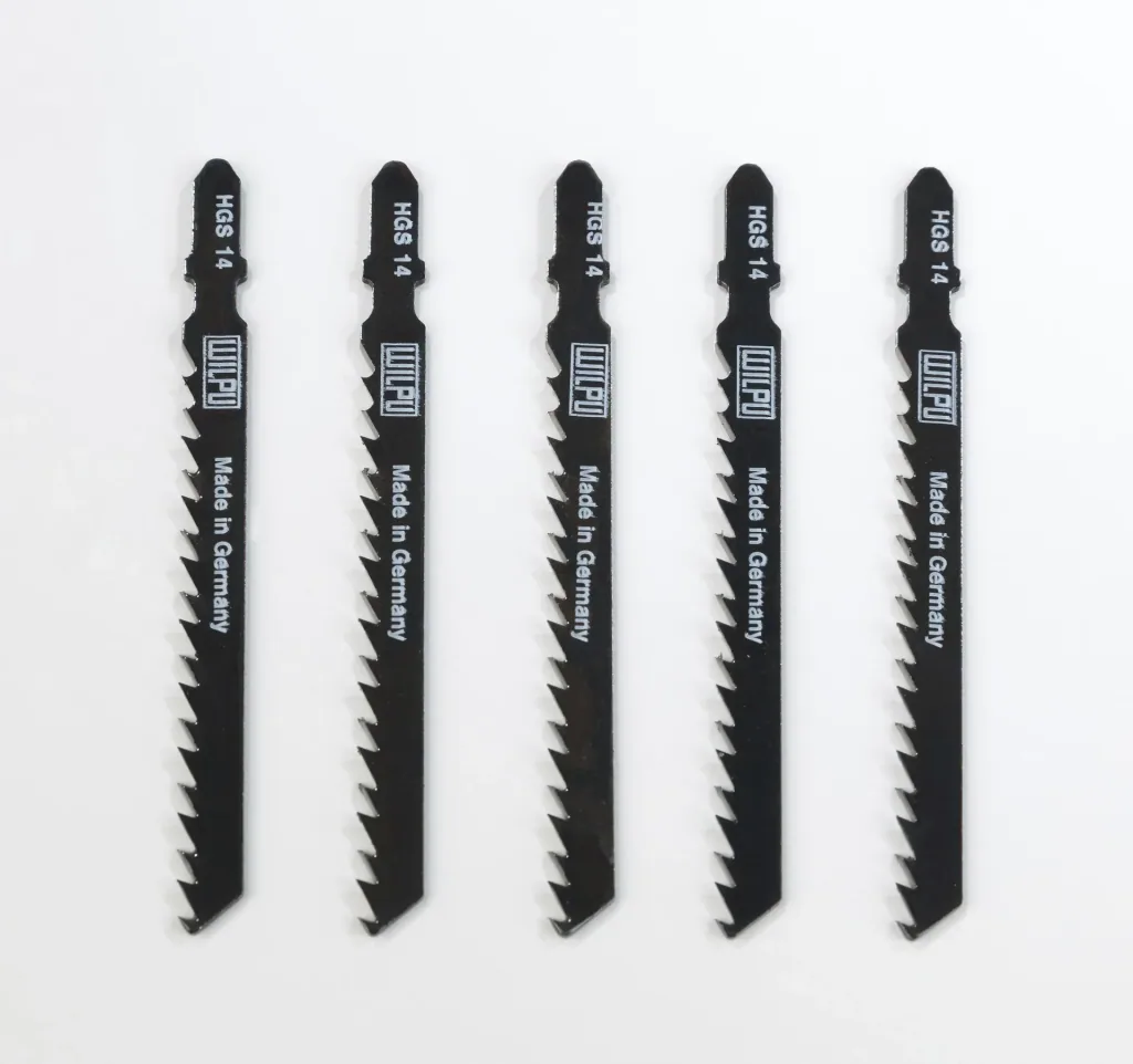 Pendelhub Stichsäge 710 Watt mit 5-teiligem Sägeblatt-Set