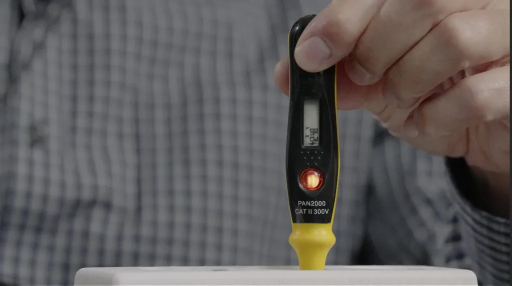 Spannungsprüfer, 1-polig mit LCD-Anzeige, 12-220 V AC/ 12-36 V DC