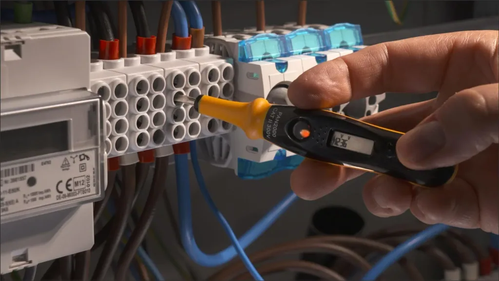 Spannungsprüfer, 1-polig mit LCD-Anzeige, 12-220 V AC/ 12-36 V DC