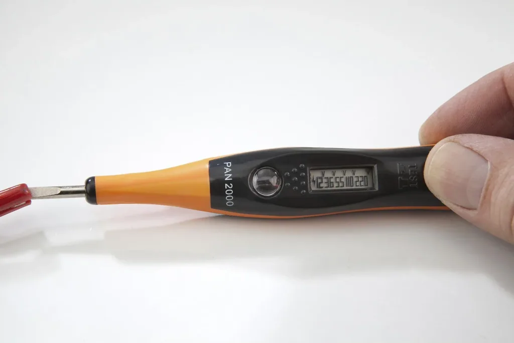 Spannungsprüfer, 1-polig mit LCD-Anzeige, 12-220 V AC/ 12-36 V DC