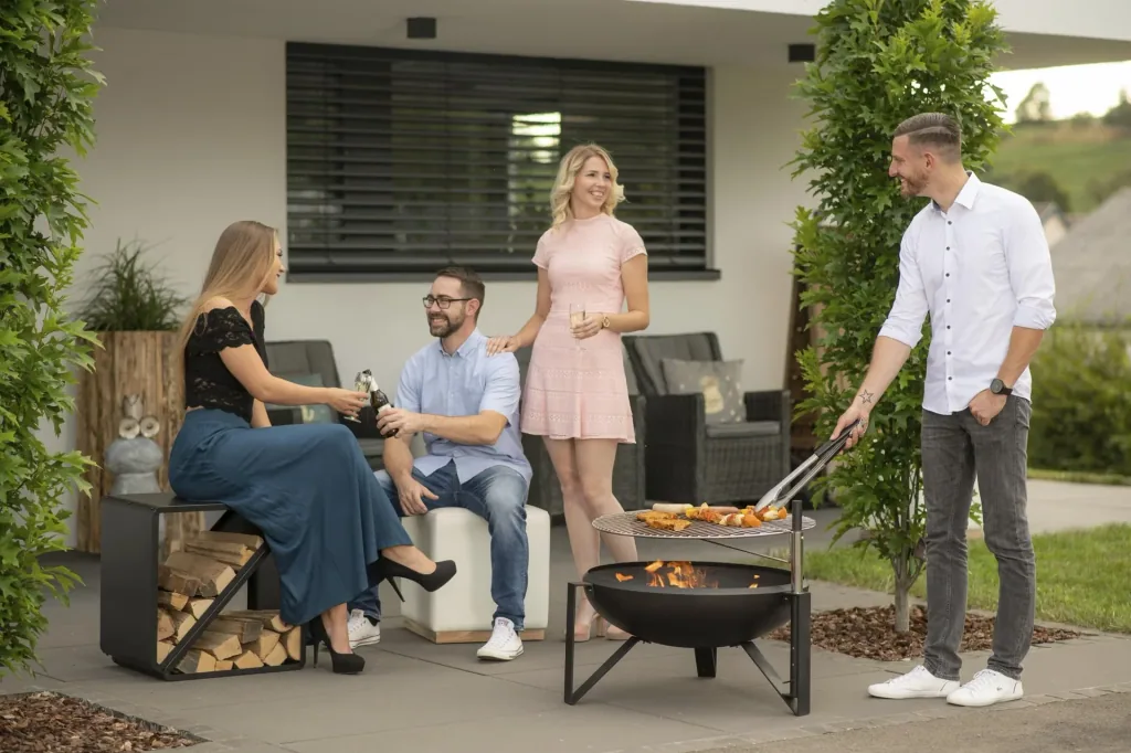 Grill Feuerstelle inklusive Grillrost 70x70x75 cm Schwarz