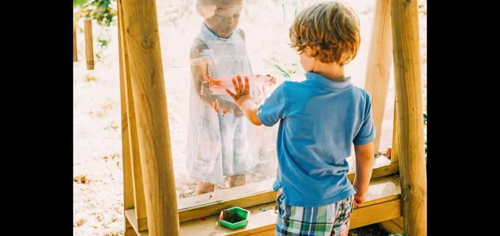Discovery Tafel Outdoor Schreib- und Maltafel für Kinder aus Holz, Pflanzkübel, Windspiel, natur