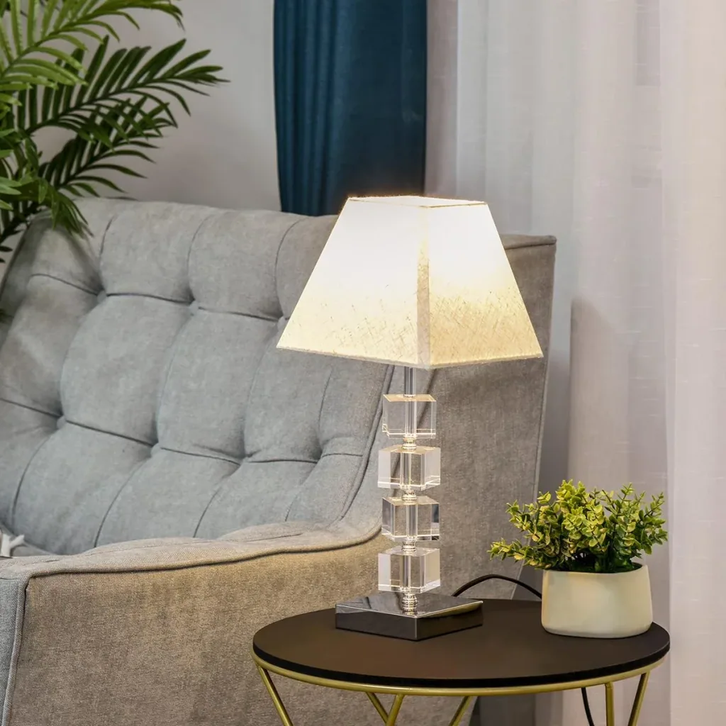 Tischlampe mit Kristallsockel cremeweiß