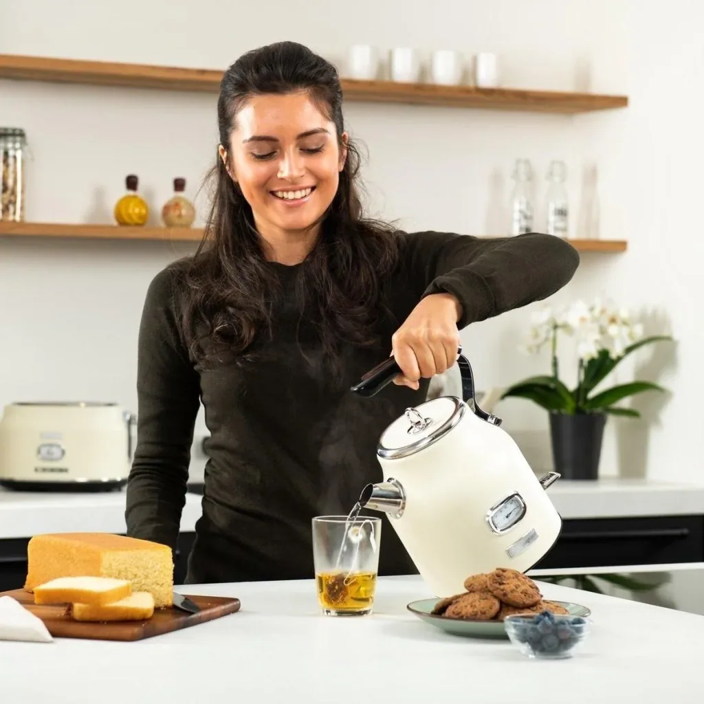 SET aus 3 - Retro Mixer + Wasserkocher 1,7 Liter + Toaster - Weiß